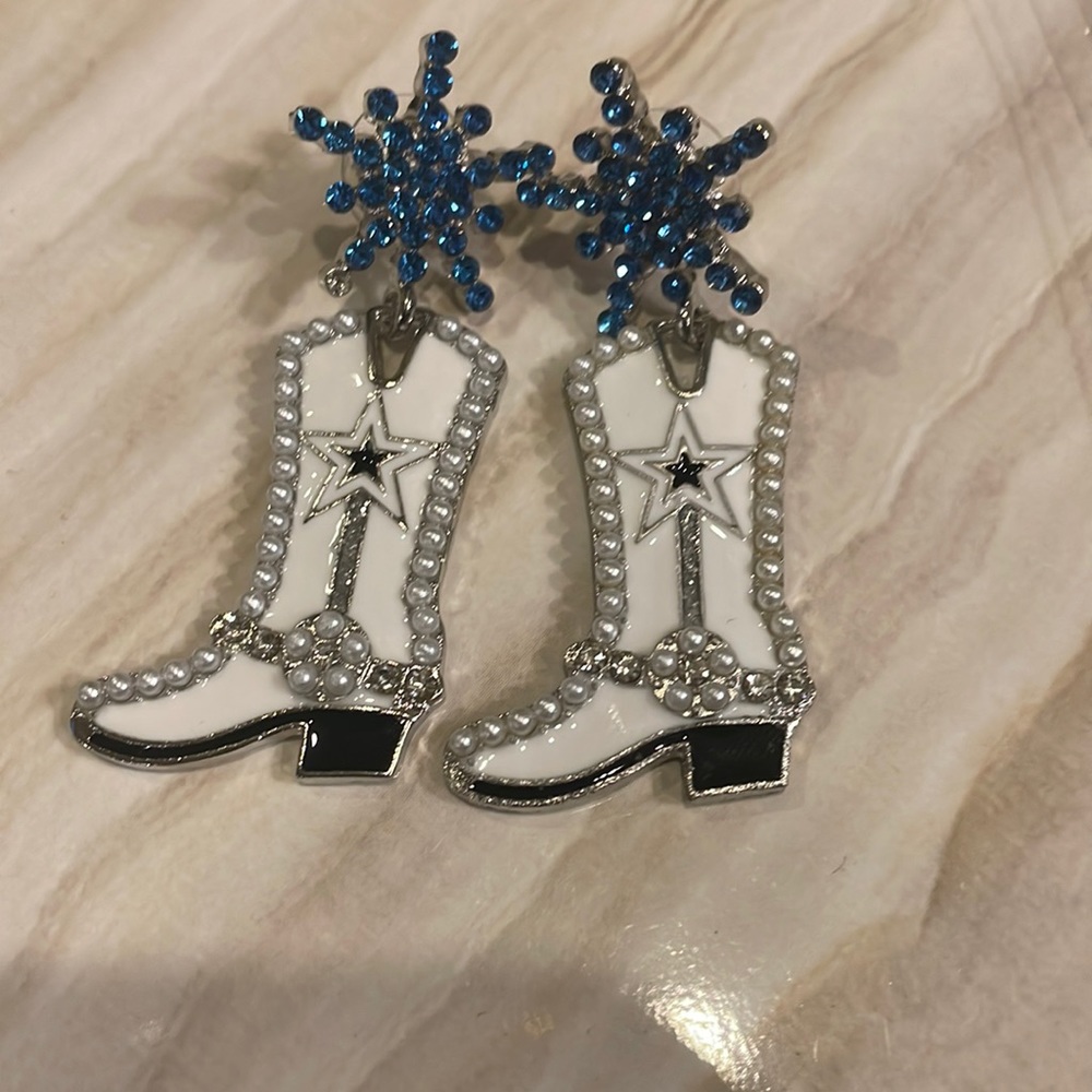 Rhinestone and pearl cowboy boot earrings NWT